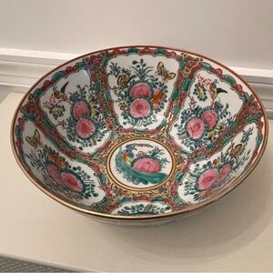 Large beautiful vintage Rose medallion bowl